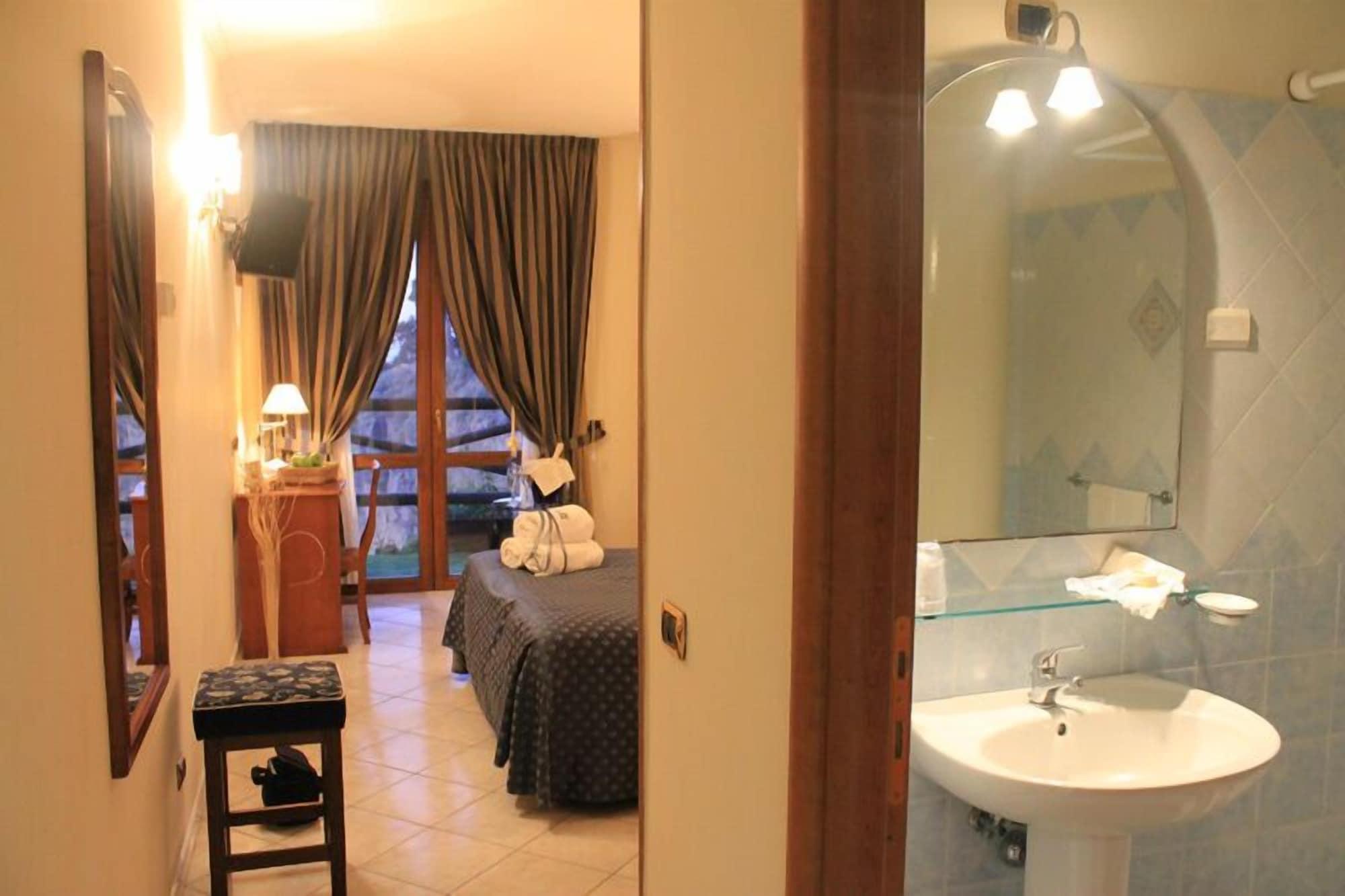 Hr Hotel & Spa ปิอาโนดิซอร์เรนโต ภายนอก รูปภาพ