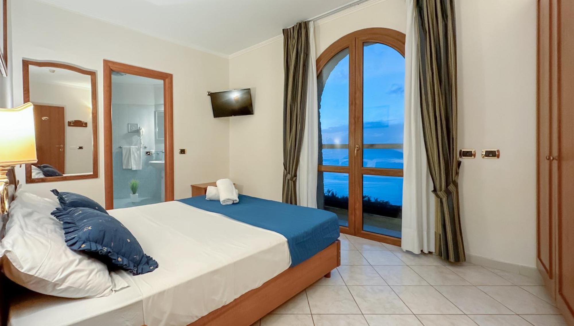 Hr Hotel & Spa ปิอาโนดิซอร์เรนโต ภายนอก รูปภาพ